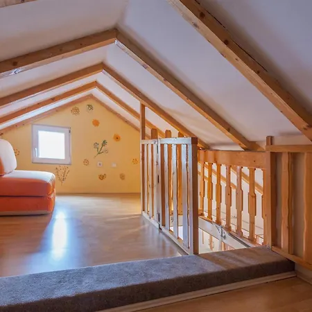 Vakantiehuis Heritage House Apola *
